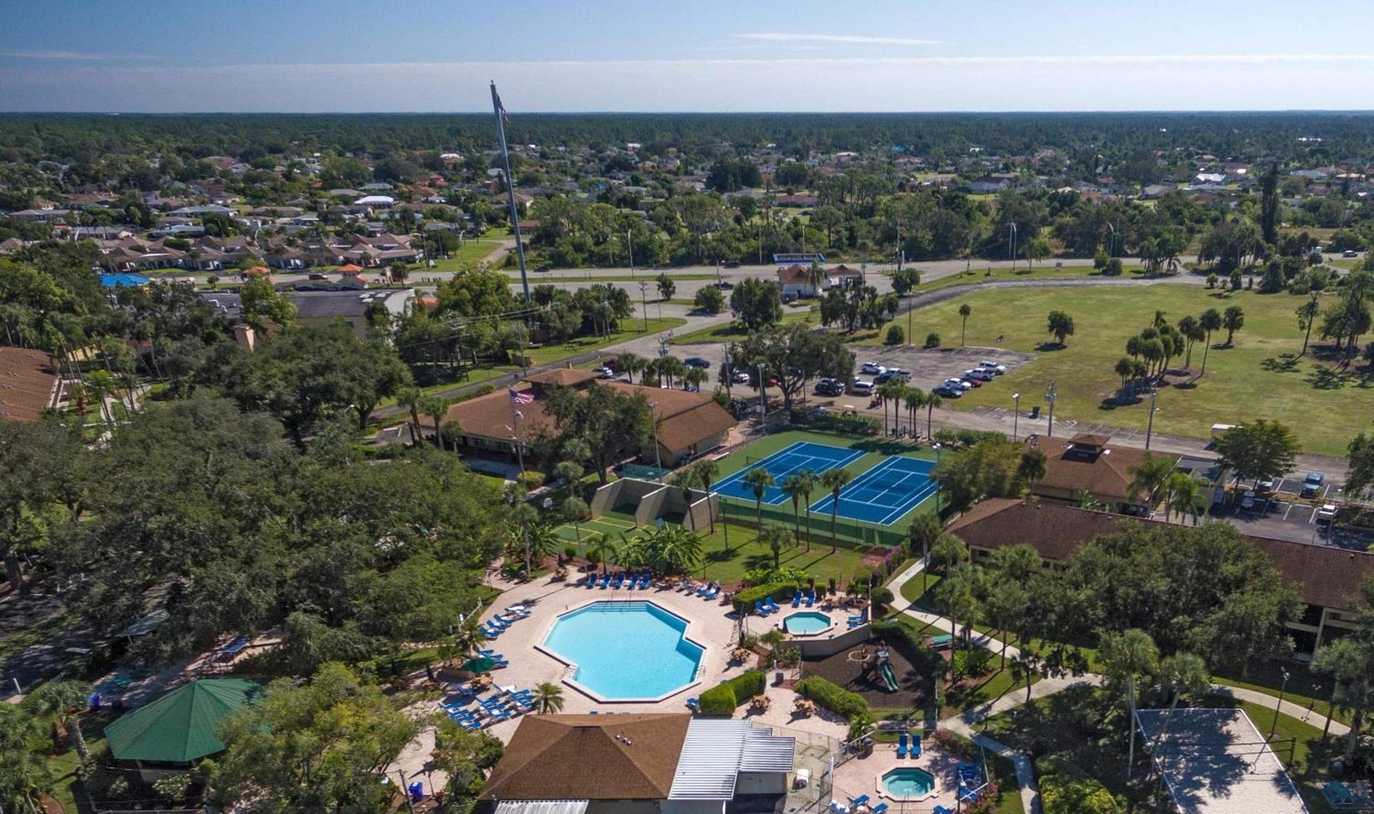 Lehigh Resort Club, A Vri Resort Lehigh Acres Exterior photo