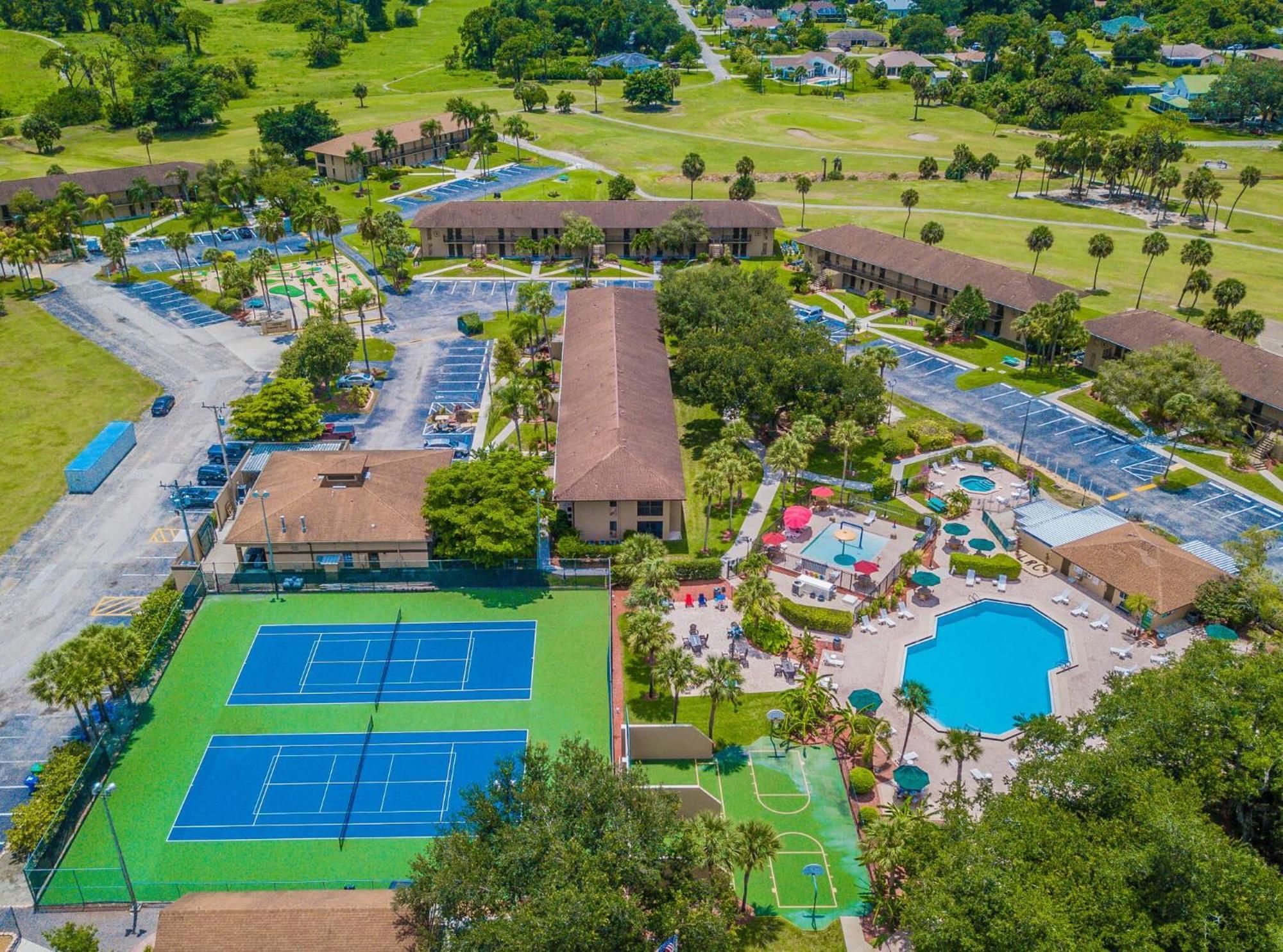 Lehigh Resort Club, A Vri Resort Lehigh Acres Exterior photo