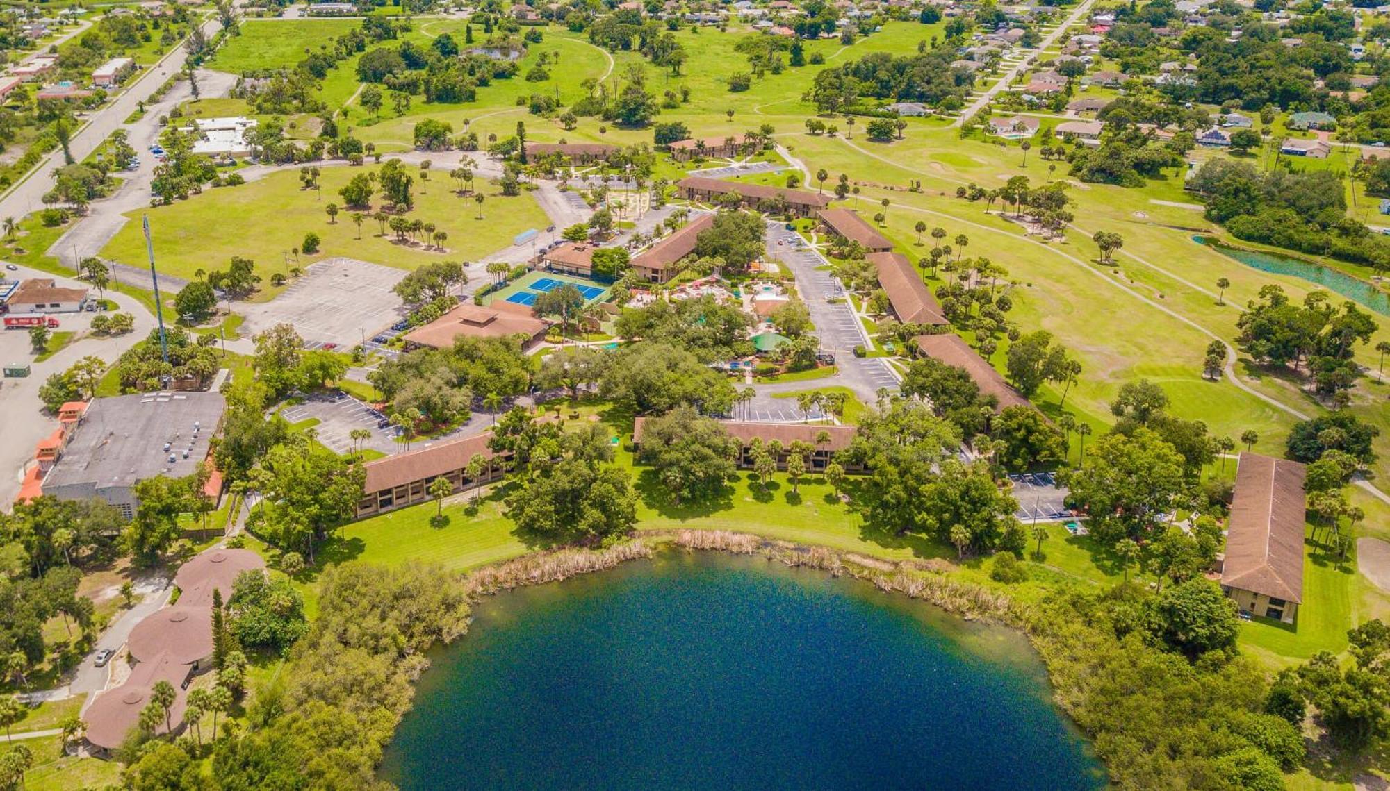 Lehigh Resort Club, A Vri Resort Lehigh Acres Exterior photo