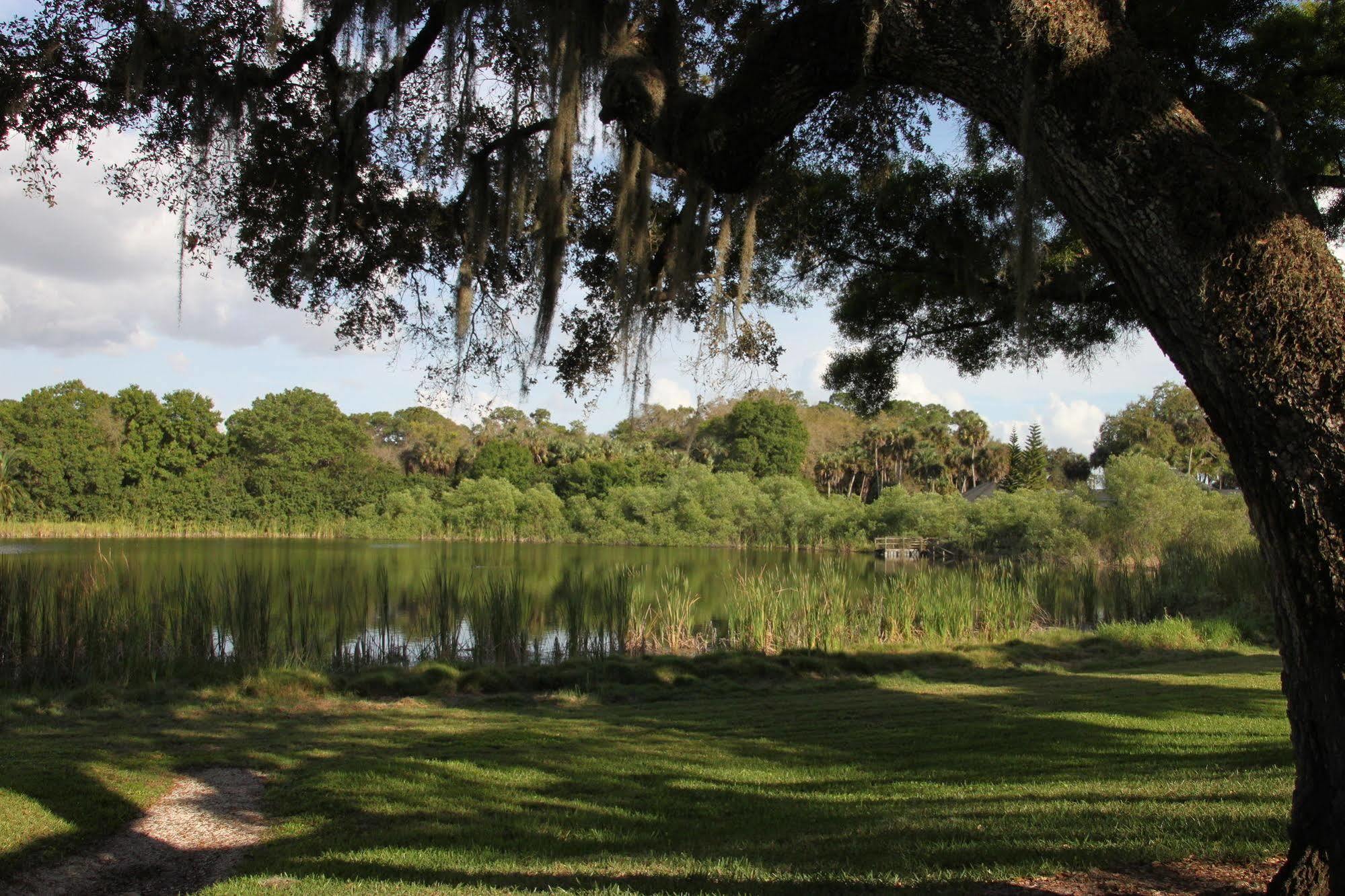 Lehigh Resort Club, A Vri Resort Lehigh Acres Exterior photo