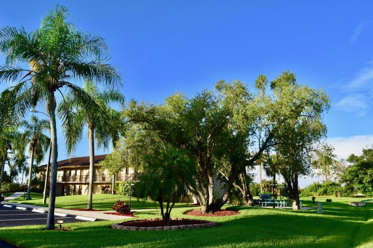 Lehigh Resort Club, A Vri Resort Lehigh Acres Exterior photo